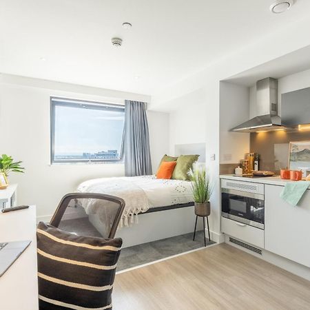 True Student Manchester Salford Солфорд Экстерьер фото